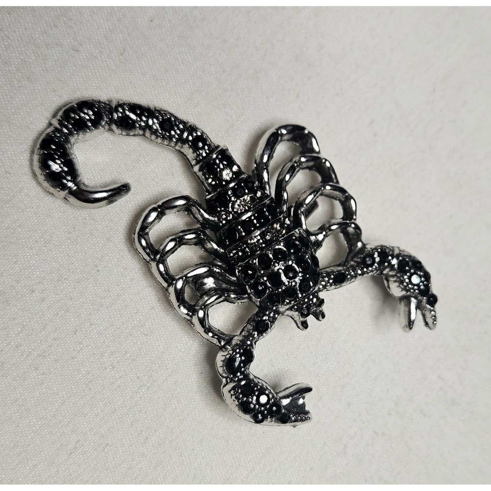 Scorpion Brooch Unisex OS Silver Black Rhinestone Gothic Edgy Pin